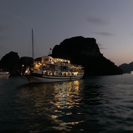Seasun Boutique Cruise Hotel Ha Long Exterior photo