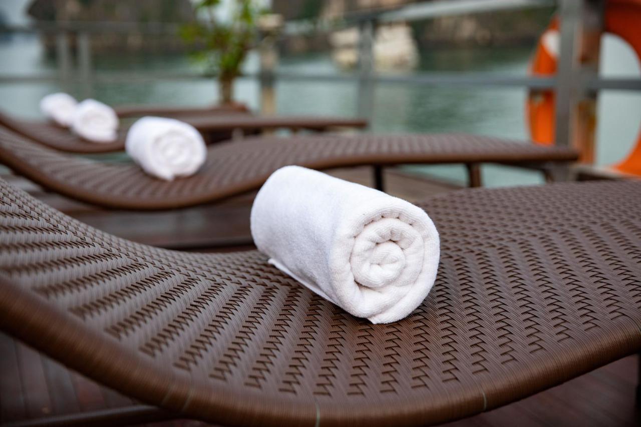 Seasun Boutique Cruise Hotel Ha Long Exterior photo