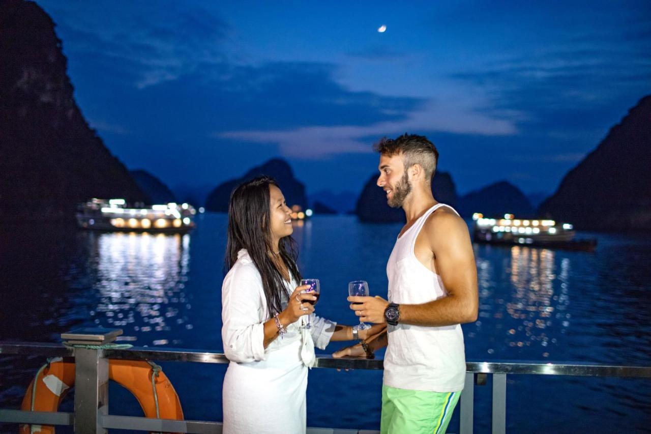 Seasun Boutique Cruise Hotel Ha Long Exterior photo