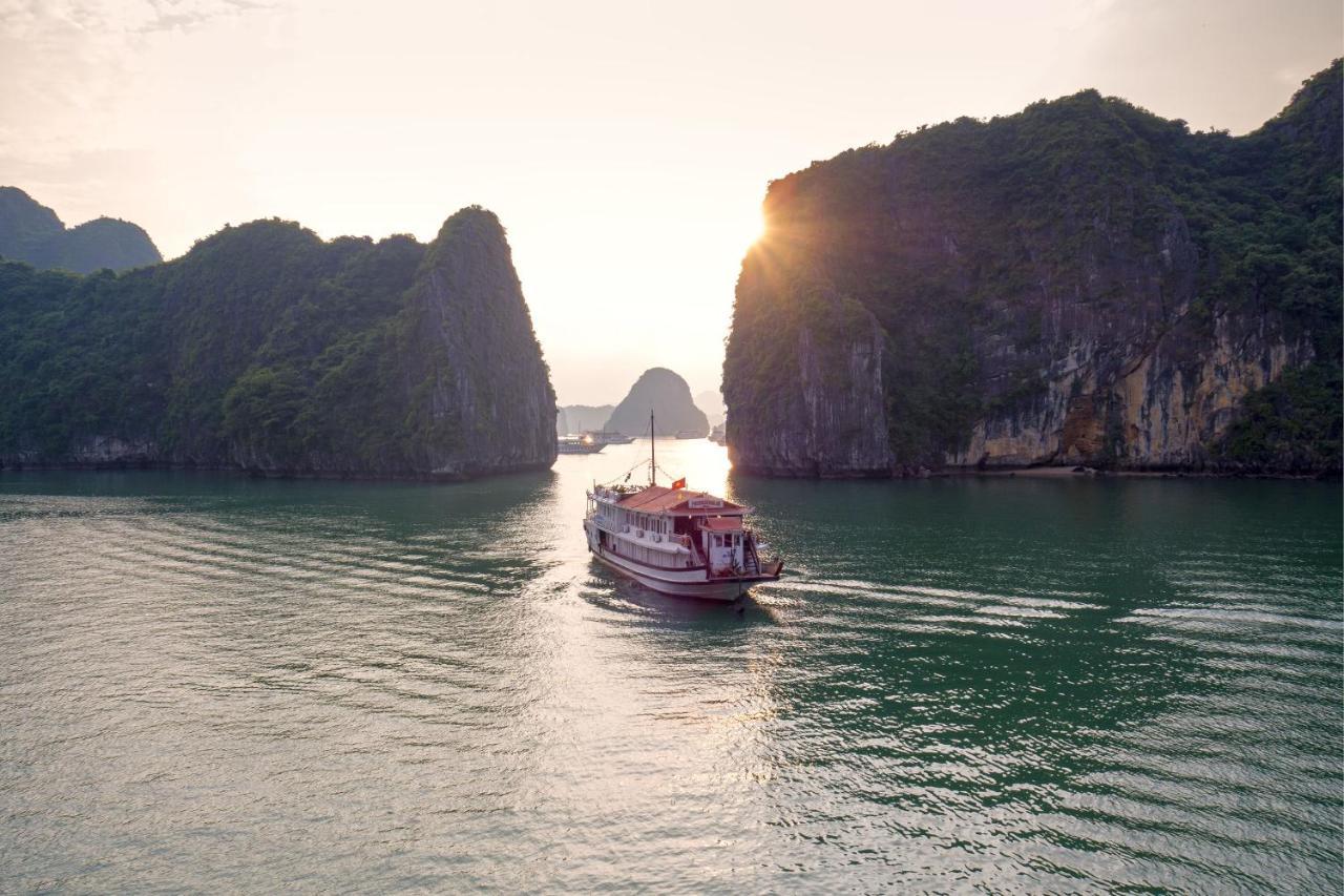 Seasun Boutique Cruise Hotel Ha Long Exterior photo