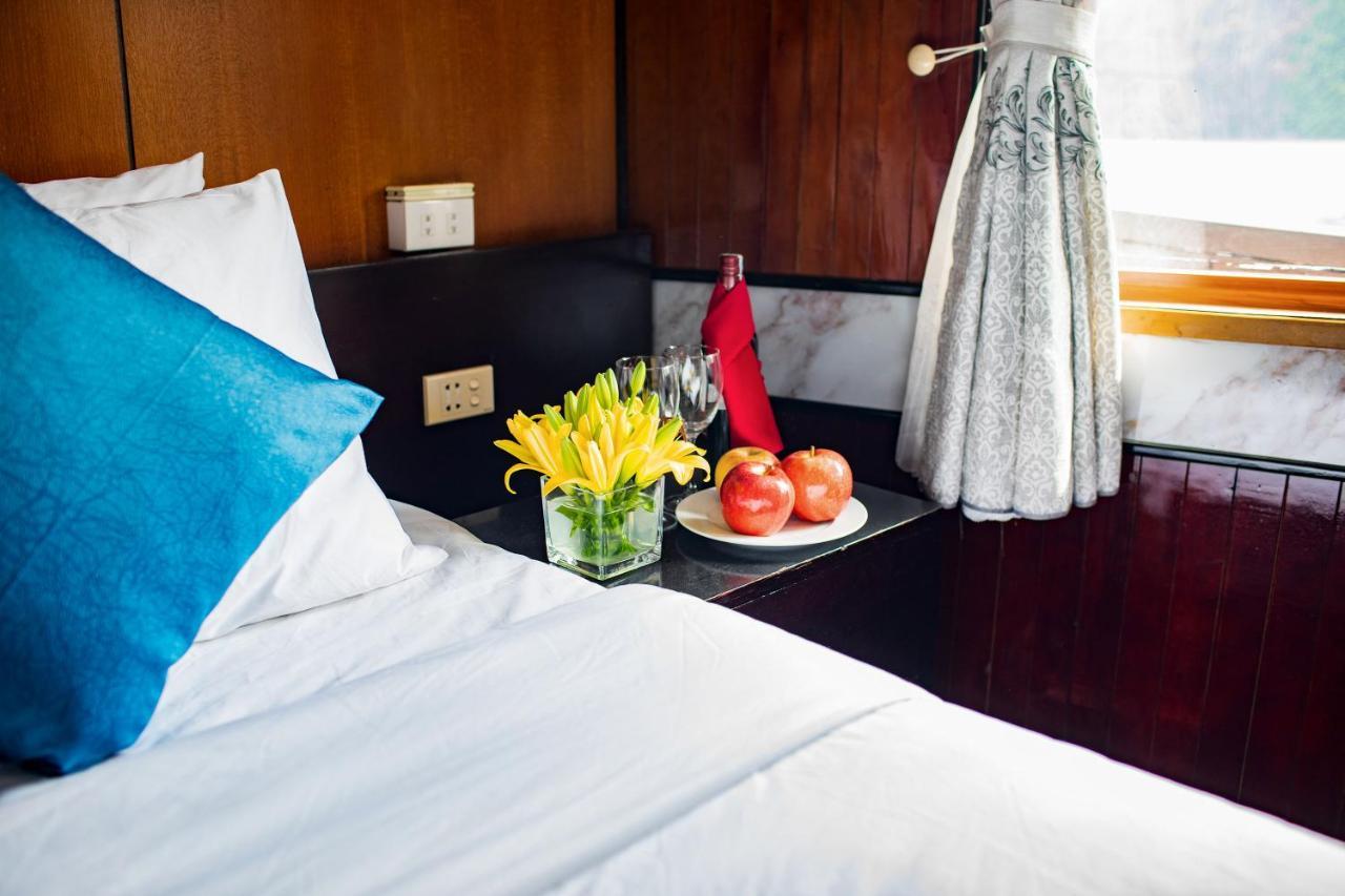 Seasun Boutique Cruise Hotel Ha Long Exterior photo